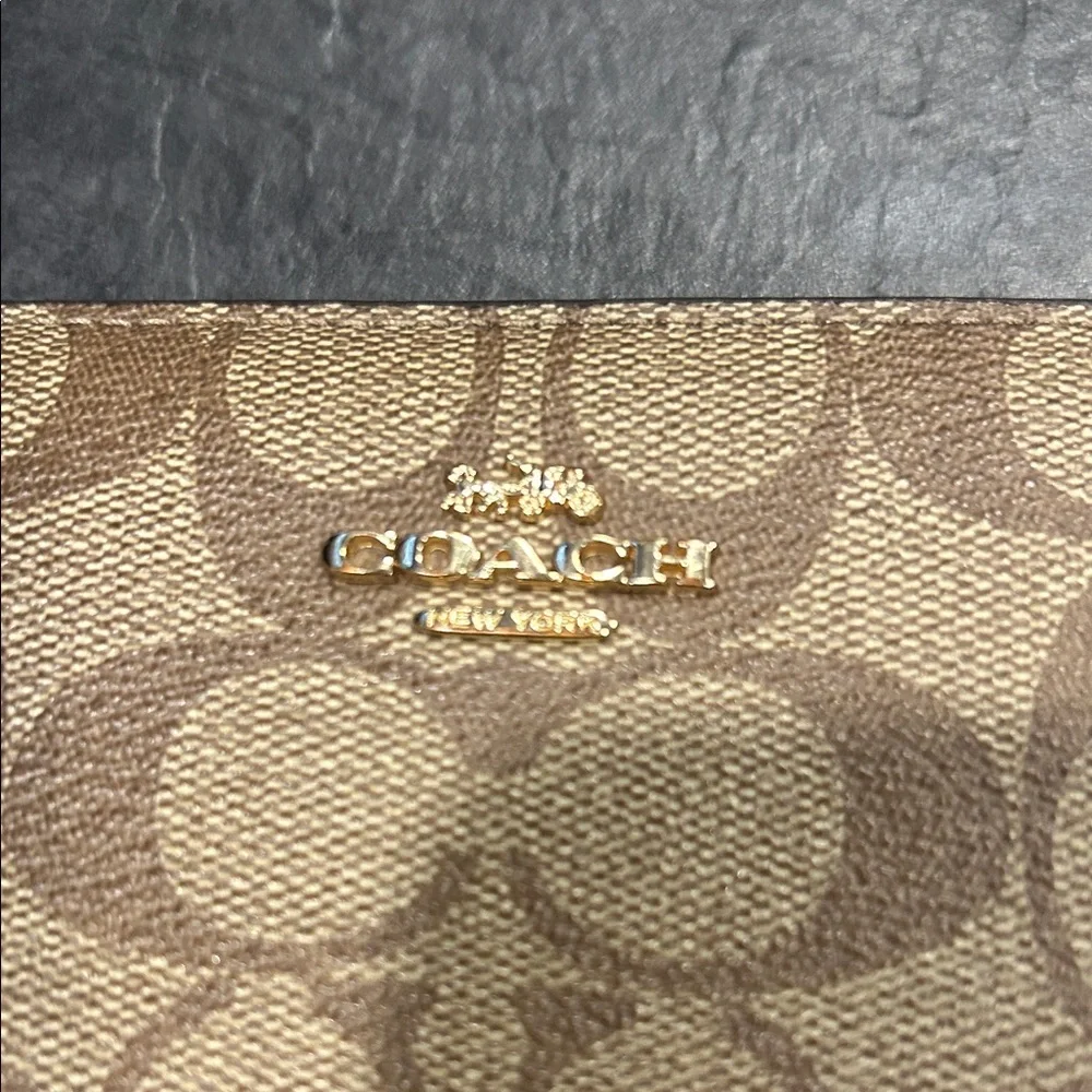 Coach Medium ID Zip Wallet in Signature Canvas brown - Picture 5 of 5